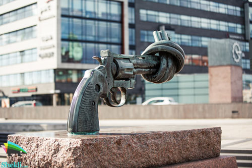 مجسمه non violence